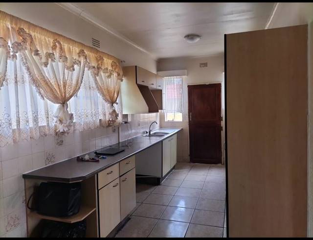 4 BEDROOM HOUSE FOR SALE IN BIRCHLEIGH NORTH